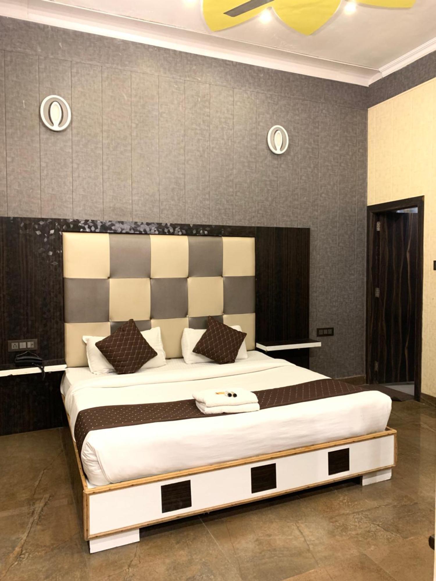 Hotel Pardesi Haridwār Exterior foto